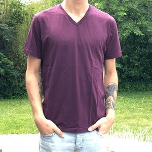 UNIQLO Men Supima Cotton V-Neck Tee